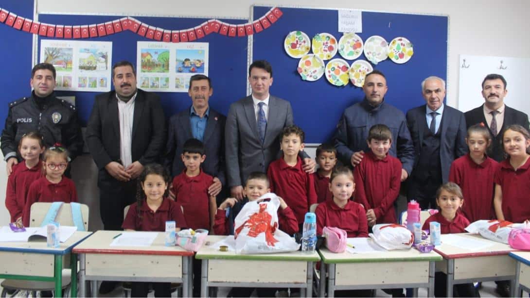 KAYMAKAMIMIZ VE İLÇE MİLLİ EĞİTİM MÜDÜRÜMÜZ GELEMİÇ İLKOKULU'NU ZİYARET ETTİLER.